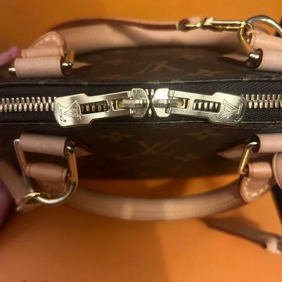 Louis Vuitton Alma BB *Beautiful Condition* w/lock, key & dustbag -like new! - Picture 7 of 16